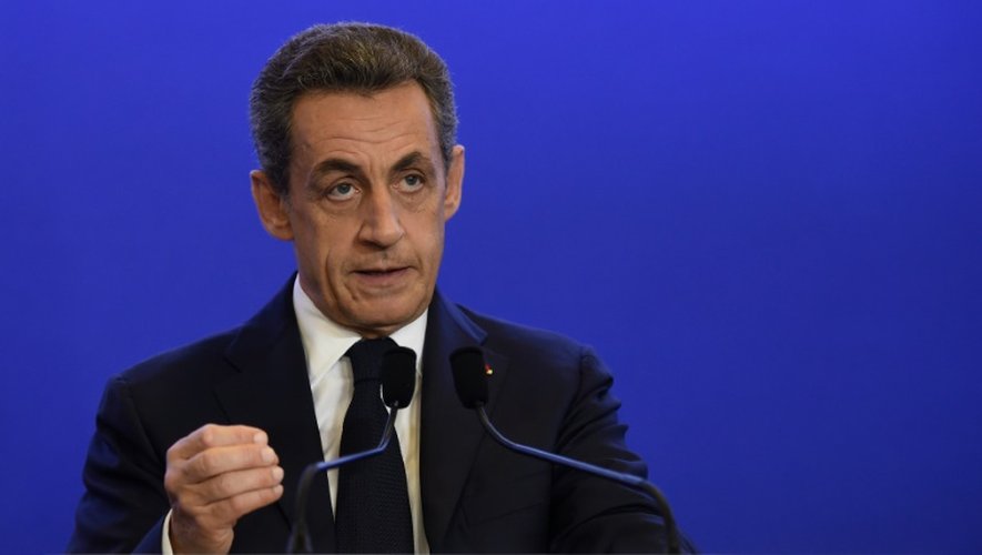 Nicolas Sarkozy fait un discours après le résultat des élections le 6 décembre 2015 à Paris