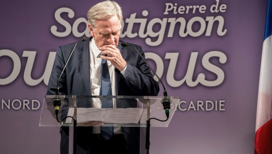 Le candidat PS du Nord-Pas-de-Calais Pierre de Saintignon réagit à l'annonce de sa défaite au premier tour des régionales à Lille, le 6 décembre 2015