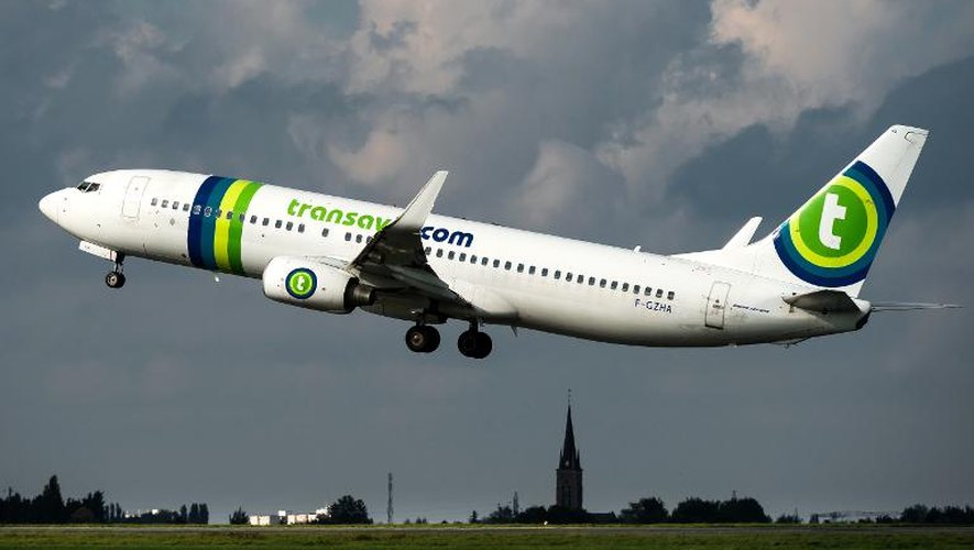 Un avion de la compagnie Transavia au décollage de l'aéroport de Lille le 11 octobre 2014