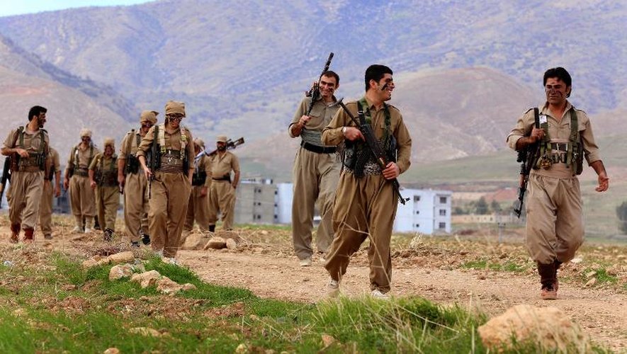 Des Peshmerga kurdes vont s'entraîner près de Koya, dans le Kurdistan irakien, le 9 décembre 2014
