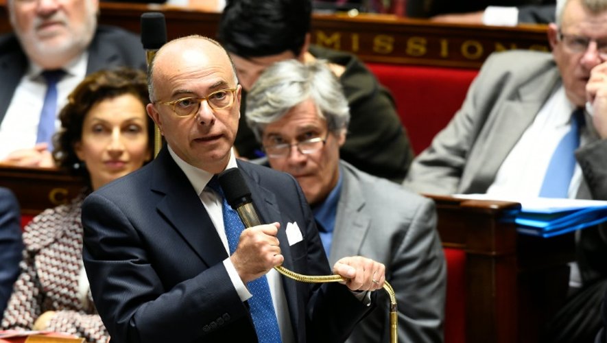 Le ministre français de l'Intérieur Bernard Cazeneuve devanat l'Assemblée nationale à Paris, le 18 octobre 2016