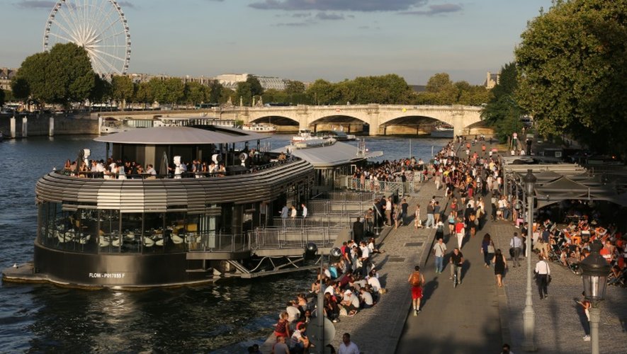 Les berges de Seine rive droite au coeur de Paris, ici le 1er septembre 2016, héritières de l'époque du tout-voiture des années Pompidou, seront définitivement réservées aux piétons ou vélos.