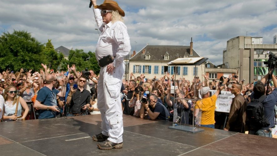 Le chanteur Michel Polnareff avec ses fans à Montluçon le 20 juin 2015