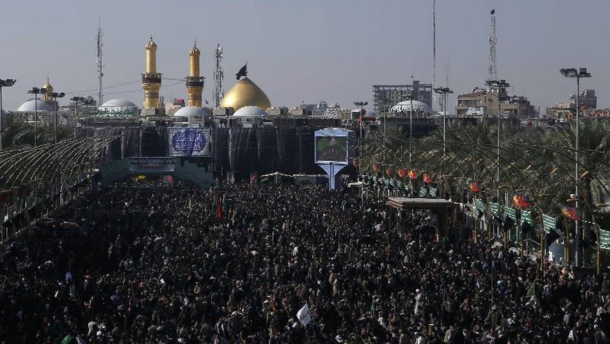 Des pèlerins sont rassemblés à Kerbala le 11 décembre 2014 pour les commémorations chiites de l'Arbaïn