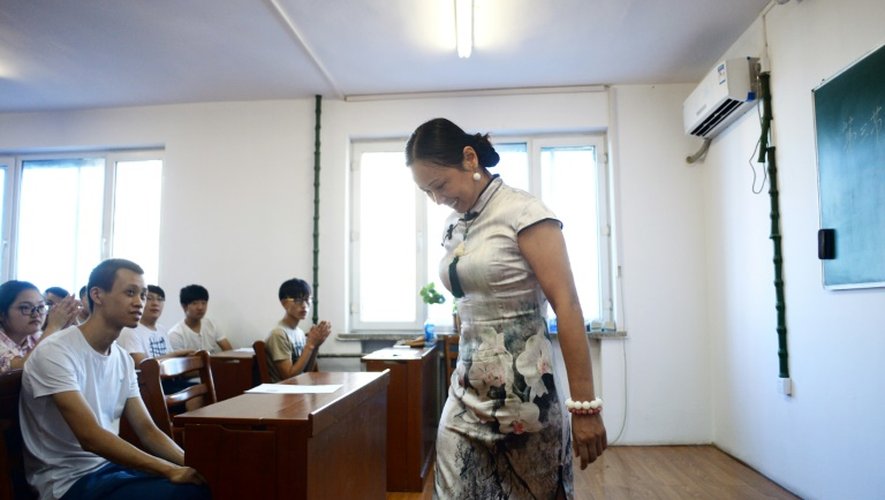 Une élève vient de participer à un exercice, lors d'un cours sur l'art de la communication à Harbin le 5 juillet 2015