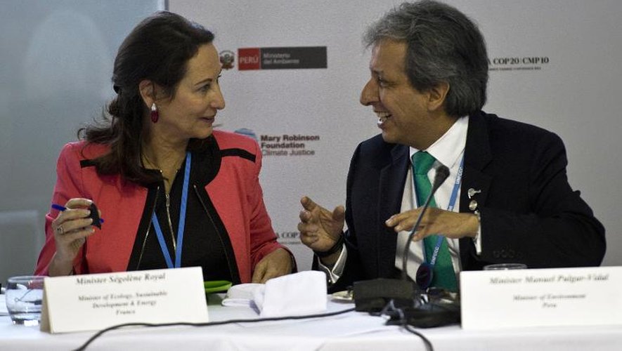 La ministre française de l'Ecologie Ségolène Royal et son homologue péruvien Manuel Pulgar-Vidal le 10 décembre 2014 à Lima