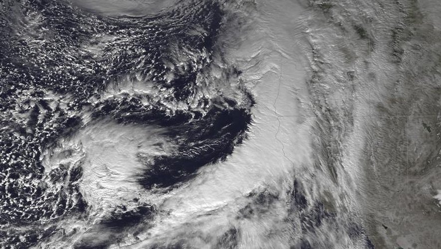 Image satellite fournie le 10 décembre 2014 par NOAA, montrant l'arrivée d'une forte tempête au dessus de la Californie