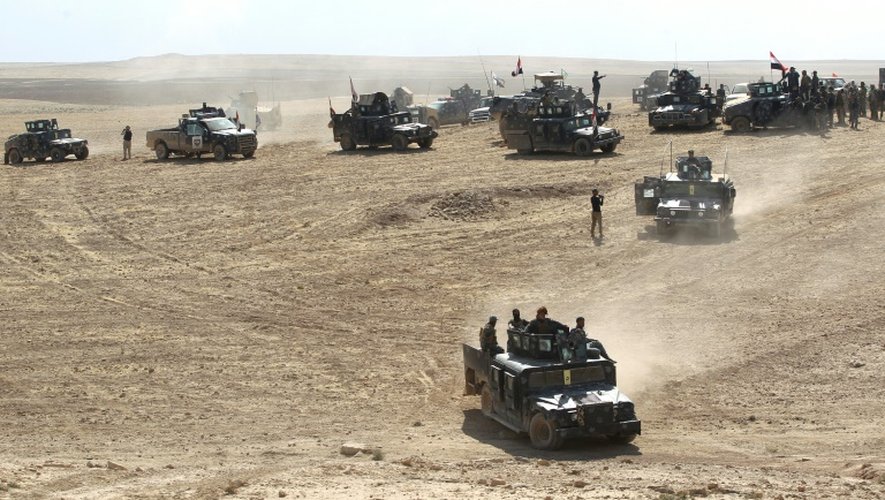 Les forces irakiennes déployées le 18 octobre 2016 à Bajwaniyah à environ 30 km au sud de Mossoul