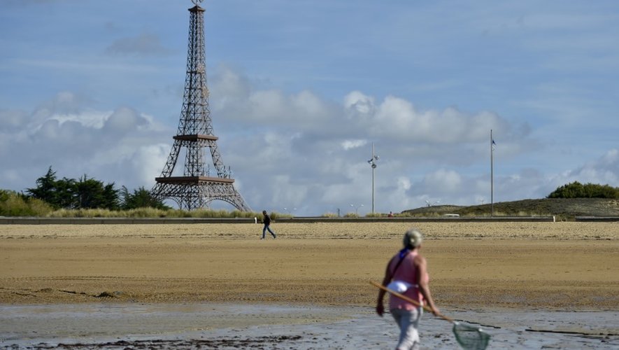 Réplique de la Tour Eiffel à Saint-Hilaire-de-Riez, en Vendée, le 18 octobre 2016