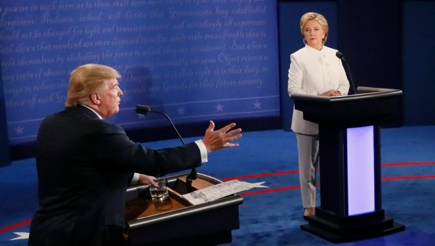 Donald Trump et Hillary Clinton lors du 3ème et dernier débat présidentiel, le 20 octobre 2016 à l'Université du Nevada à Las Vegas