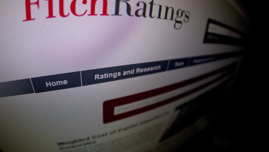 L'agence de notation Fitch Ratings a abaissé la note de la France de "AA+" à "AA" en l'assortissant d'une perspective stable en raison notamment du dérapage budgétaire, le 12 décembre 2014