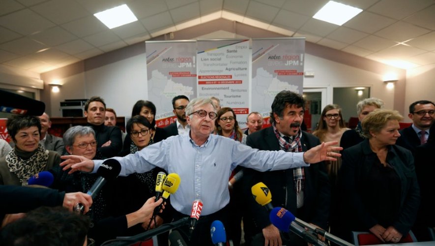 Le candidat PS dans le Grand-Est Jean-Pierre Masseret s'exprime devant la presse à Maizières-lès-Metz, le 8 décembre 2015