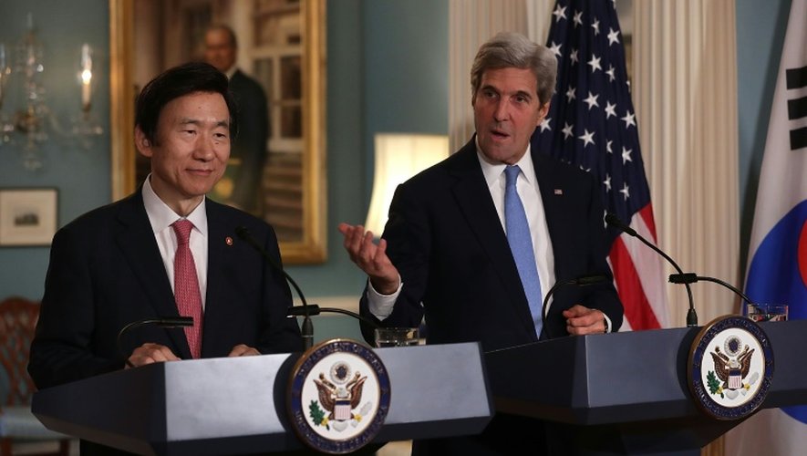 Le secrétaire d'Etat américain John Kerry et son homologue sud-coréen Yun Byung-se à Washington, le 19 octobre 2016
