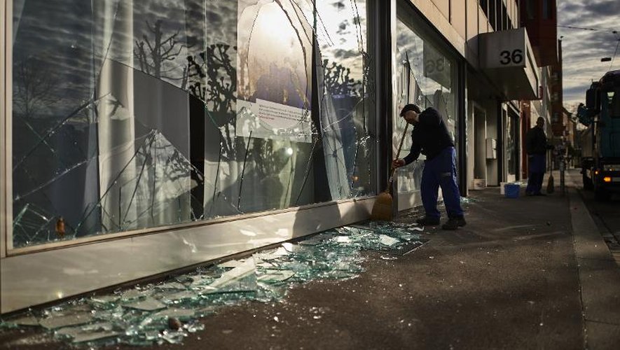 Vitrines brisées lors de violences le 13 décembre 2014 à Zurich