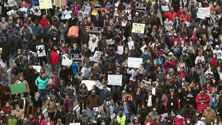 Des milliers de personnes manifestent contre les bavures policières et pour les droits civiques, le 13 décembre 2014 à Washington