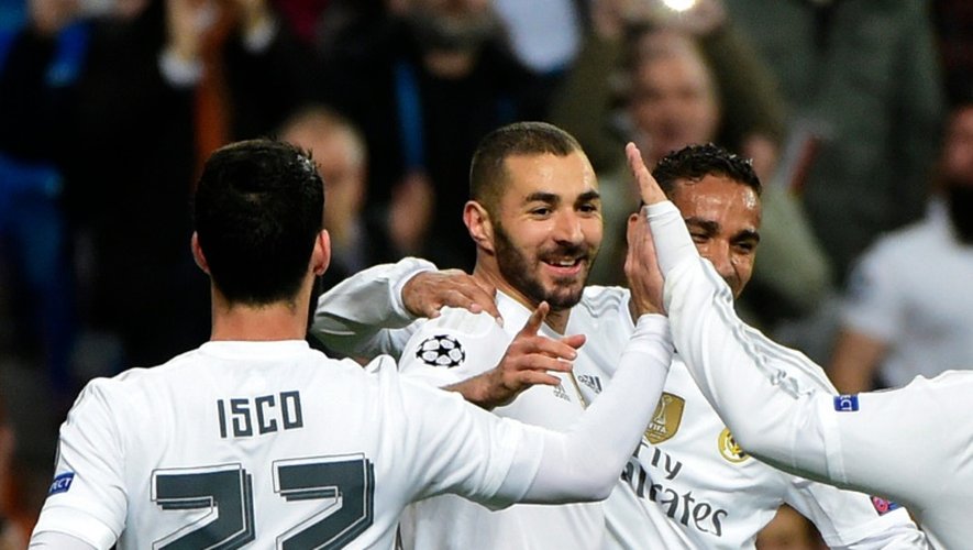 Karim Benzema avec ses coéquipiers le 8 décembre 2015 à Madrid