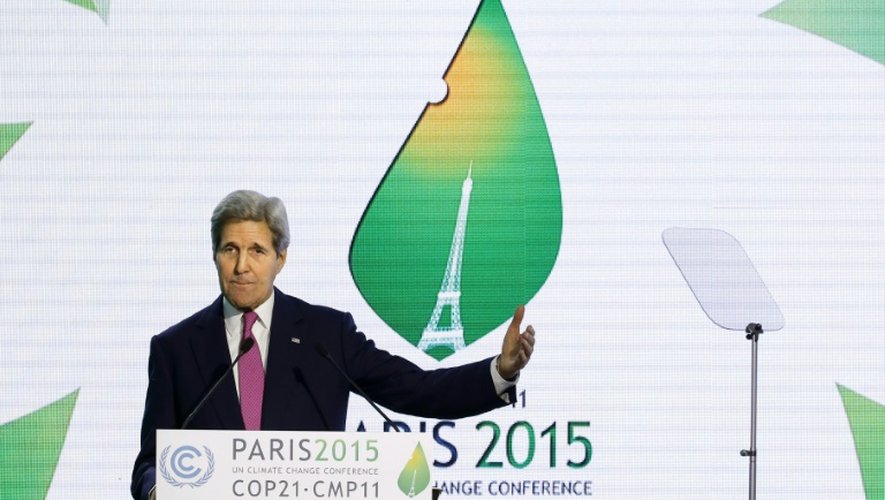 Le Secrétaire d'Etat John Kerry  lors d'une conférence de presse le 9 décembre 2015 au Bourget