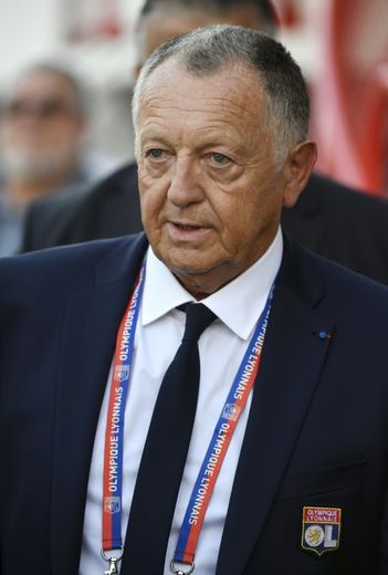 Le président de Lyon Jean-Michel Aulas regarde le match face à Dijon au stade Gaston Gérard, le 27 août 2016