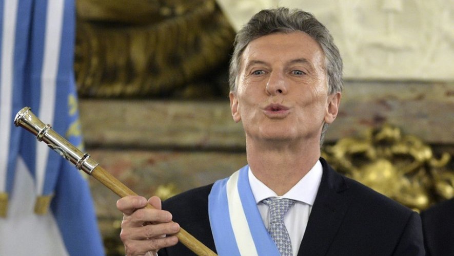 Le nouveau président argentin Mauricio Macri pose après avoir prêté serment, le 10 décembre 2015 à Buenos Aires