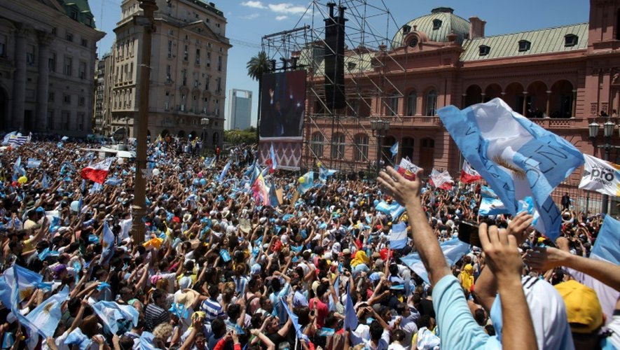 Des sympathisants du nouveau président argentin, Mauricio Macri, le 10 décembre 2015 à Buenos Aires