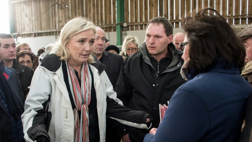 Marine Le Pen en campagne le 10 décembre 2015 à Quesmy