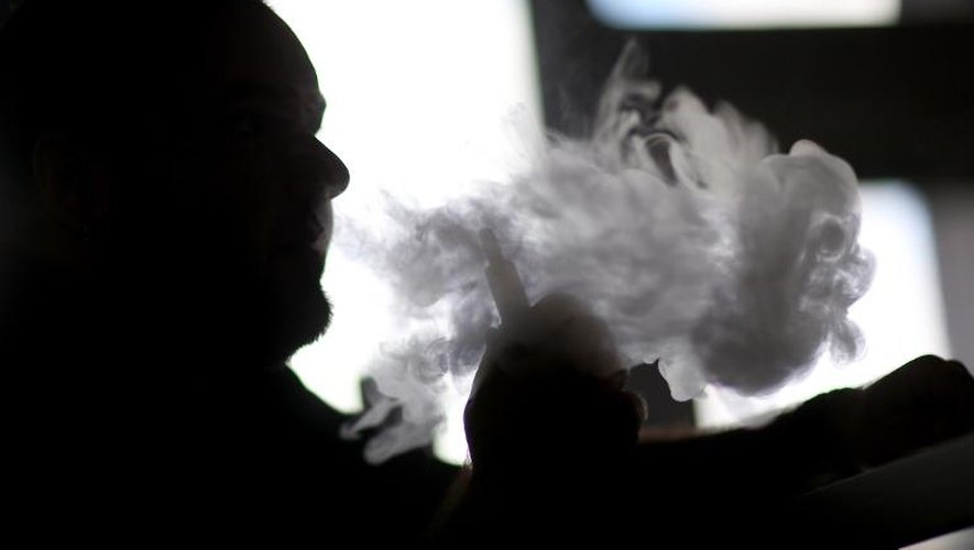 Le lancement d'une cigarette électronique à l'extrait de cannabis présentée comme "100% légale", sans effet psychotique mais "relaxante" et "anti-stress", suscite les interrogations de spécialistes des addictions
