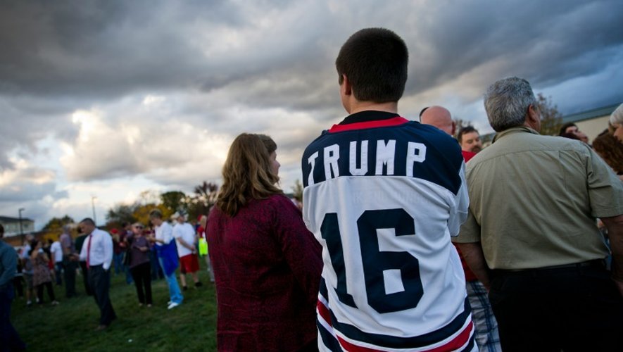 Des partisans du candidat républicain à la présidentielle américaine, Donal Trump, à Newtown le 21 octobre 2016