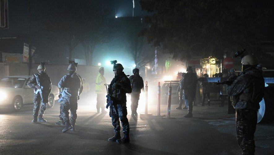 Les forces spéciales afghanes patrouillent le 11 décembre 2015 près de l'ambassade d'Espagne à Kaboul