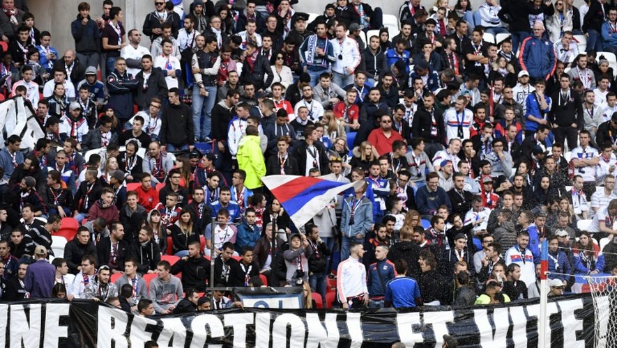 Banderole de supporteurs de Lyon mécontents déployée lors du match contre Guingamp, le 22 octobre 2016 au Parc OL