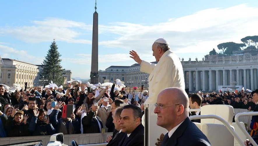 Le pape François sur la place Saint Pierre le 17 décembre 2014