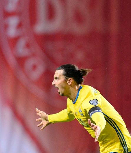 Zlatan Ibrahimovic auteur d'un doublé pour la Suède contre le Danemark en barrage retour à l'Euro, le 17 novembre 2015 à Copenhague
