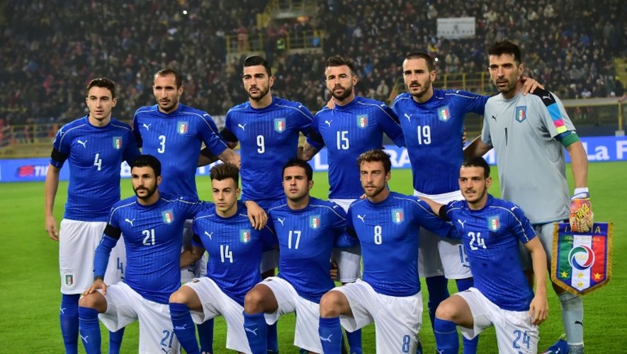 L'équipe d'Italie avant un match amical contre la Roumanie le 17 novembre 2015 à Bologne