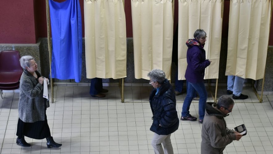 Un bureau de vote à Martres-Tolesane, en Languedoc-Rousssillon-Midi Pyrénées, le 13 décembre 2015