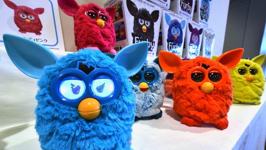 Les versions modernisées des jouets de Noël classiques, comme le "Furby", continuent de susciter la convoitise des enfants