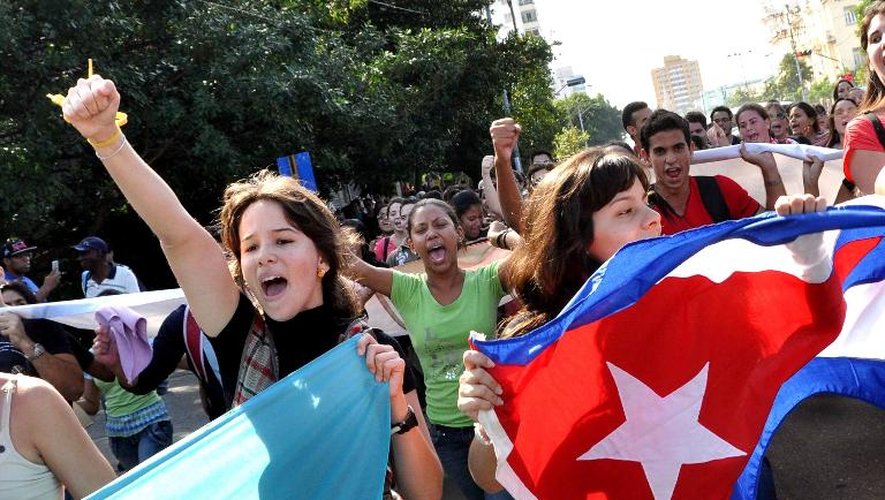 Des étudiants manifestent leur joie le 17 décembre 2014 à La Havane