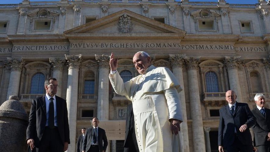 Le pape François place Saint-Pierre le 17 décembre 2014 à Rome