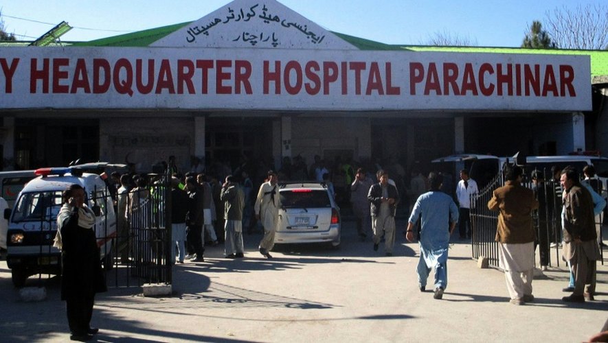 L'hôpital de Parachinar (nord-ouest du Pakistan) où arrive les blessés après un attentat à la bombe, le 13 décembre 2015