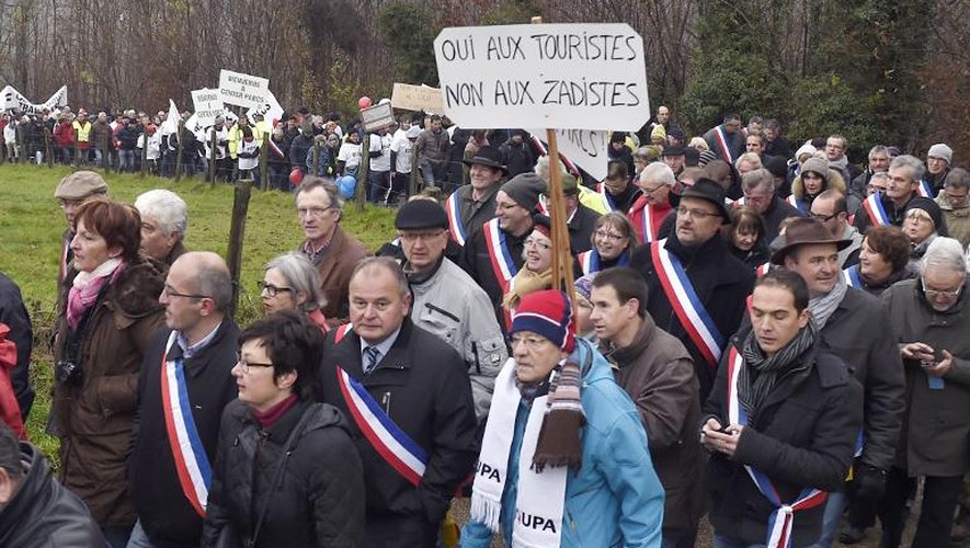 Manifestation de soutien au projet contesté de Center Parcs à Roybon (Isère), le 7 décembre 2014 dans la forêt de Chambaran