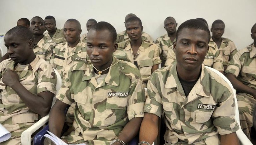 Des soldats nigérians accusés de mutinerie pour avoir refusé de participer à une opération contre les islamistes de Boko Haram, le 15 octobre 2014 à Abuja