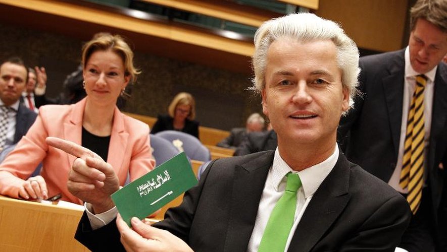 Geert Wilders présente un document anti-islamique le 19 mars 2013 devant le Parlement néerlandais à La Haye