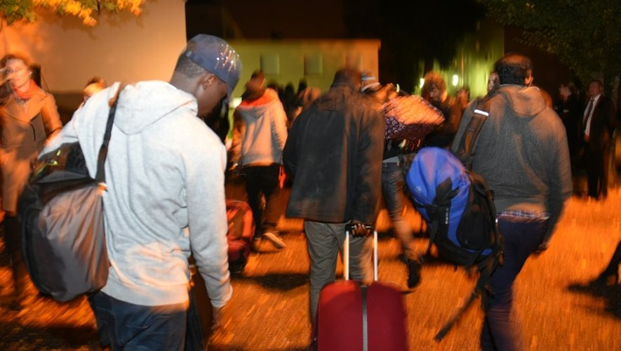Des migrants évacués de la "Jungle" de Calais, à leur arrivée le 24 octobre 2016 à Nogent-le-Rotrou