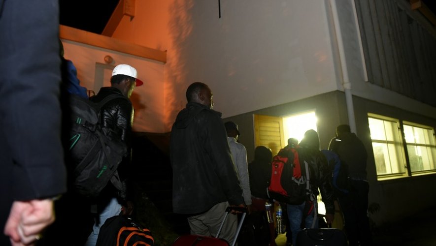 Des migrants évacués de la "Jungle" de Calais, à leur arrivée le 24 octobre 2016 à Nogent-le-Rotrou