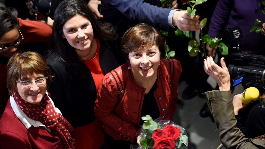 Militante socialiste depuis 2004, elle fait son entrée sur la scène politique en se faisant élire dès le premier tour maire de sa commune d'origine Martres-Tolosane (Haute-Garonne) en 2008.