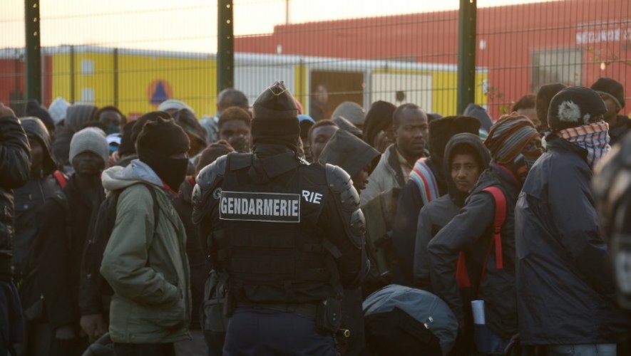 Des migrants évacués de la "Jungle" le 25 octobre 2016 à Calais