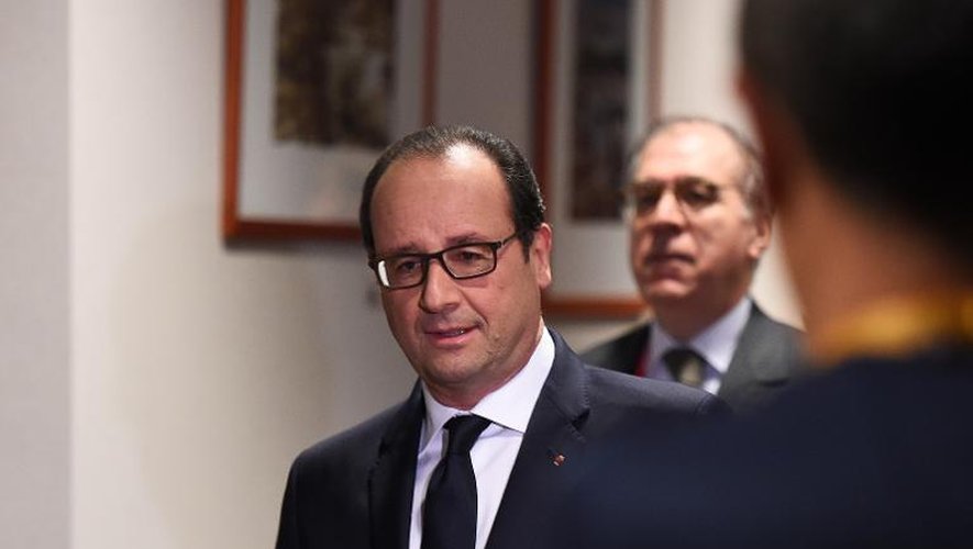 François Hollande arrive à une conférence de presse au sommet européen de Bruxelles, le 18 décembre 2014