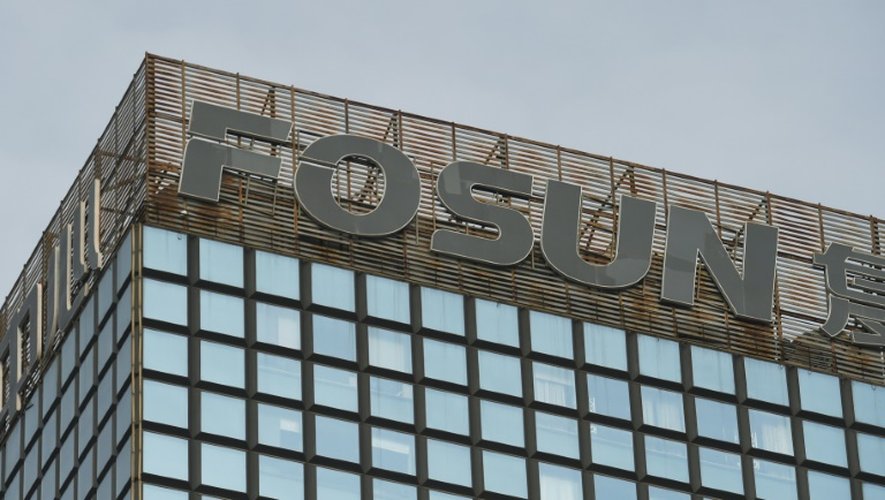Le logo du conglomérat Fosun sur la facade d'un immeuble à Pékin, le 12 décembre 2015