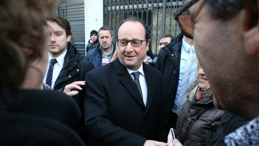 François Hollande à la sortie du bureau de vote le 13 décembre 2015 à Tulle