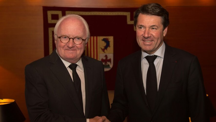 Michel Vauzelle, président sortant de la région Provence-Alpes-Cote d'Azur, et Christian Estrosi le 14 décembre 2015 à Marseille