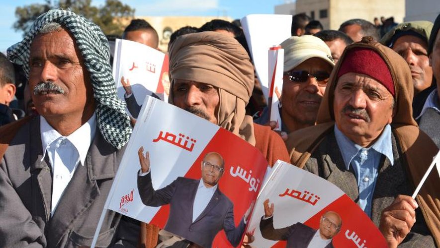 Des partisans du président tunisien Moncef Marzouki lors d'un meeting électoral  le 18 décembre 2014 à Tataouine