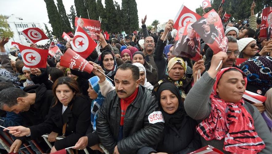 Les partisans du favori à la présidentielle  Béji Caïd Essebsi, lors d'un meeting électoral le 17 décembre 2014 dans la région de Kef